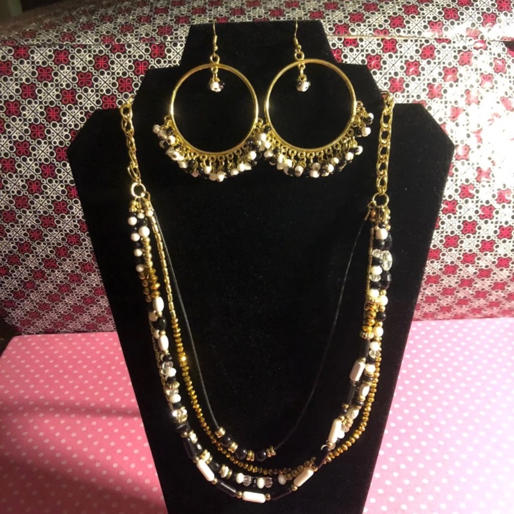 Beautiful necklace and earrings set